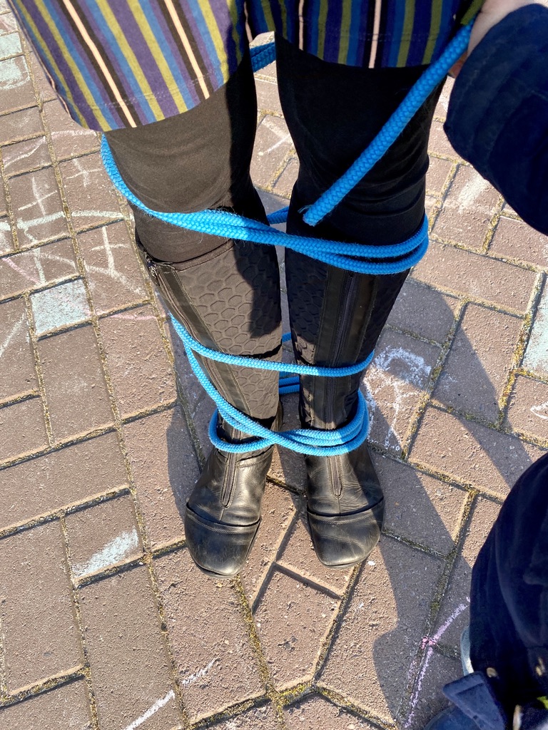 De knie en enkel, onlosmakelijke verbonden.